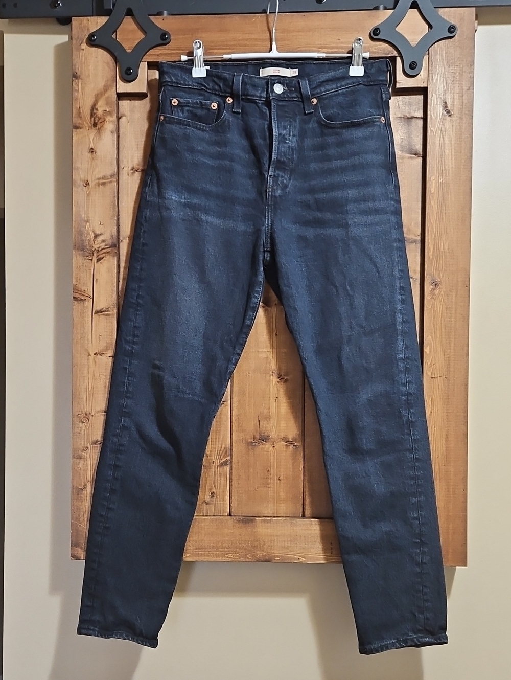 Levi’s Wedgie Icon Fit Ankle Women's Jeans in "Wild Bunch" Black W30